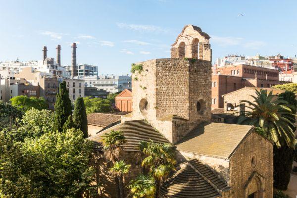 Callejones del Raval: Historias de Criminales y Artistas Bohemios