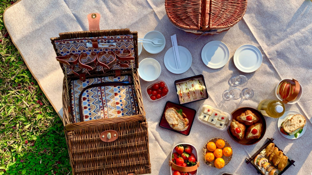 Picnics en Barcelona: Las Mejores Experiencias para Disfrutar al Aire Libre