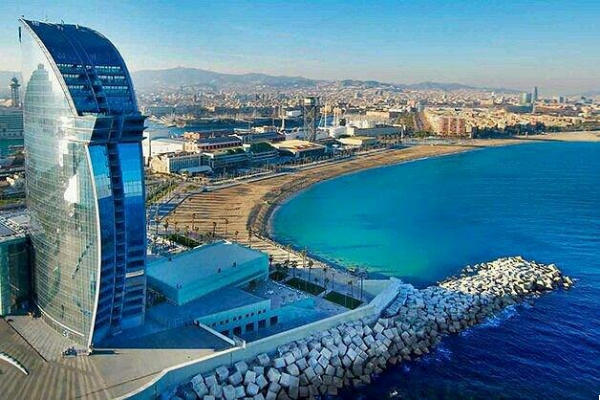 La Barceloneta: Mar, Sol y Leyendas