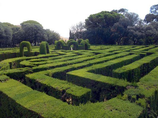 El Laberinto del Tiempo: Jardines de Horta y sus Enigmas